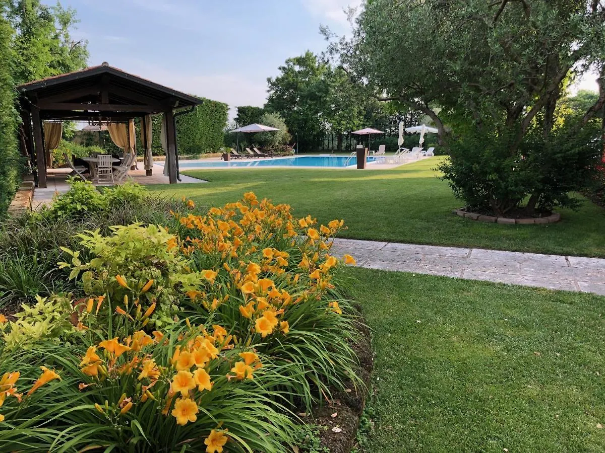 فندق مبيت وإفطار فاليجيو سول مينشيو Relais Corte Bercelli إيطاليا