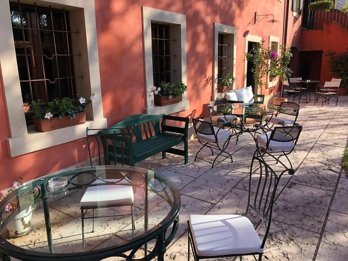 فندق مبيت وإفطار فاليجيو سول مينشيو Relais Corte Bercelli