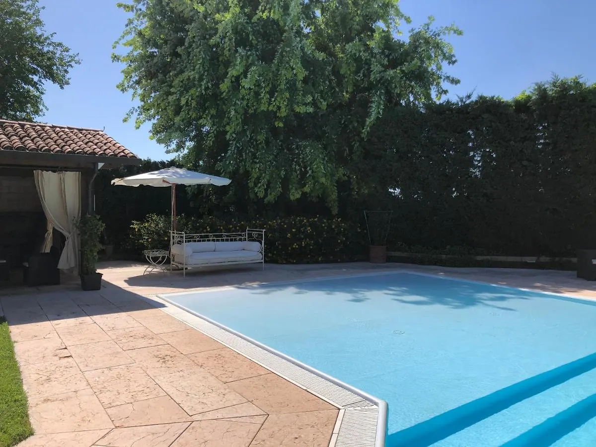 فندق مبيت وإفطار فاليجيو سول مينشيو Relais Corte Bercelli