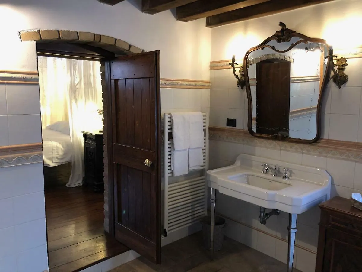 فندق مبيت وإفطار فاليجيو سول مينشيو Relais Corte Bercelli إيطاليا