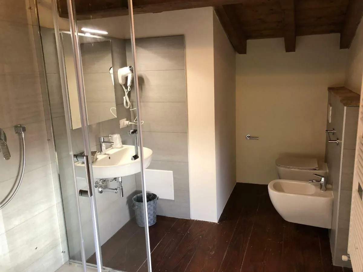 فندق مبيت وإفطار فاليجيو سول مينشيو Relais Corte Bercelli